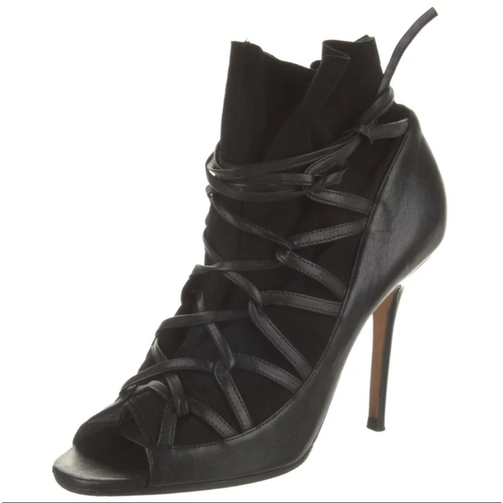 Jimmy Choo black, leather pumps size 39. Worn once. Great condition.